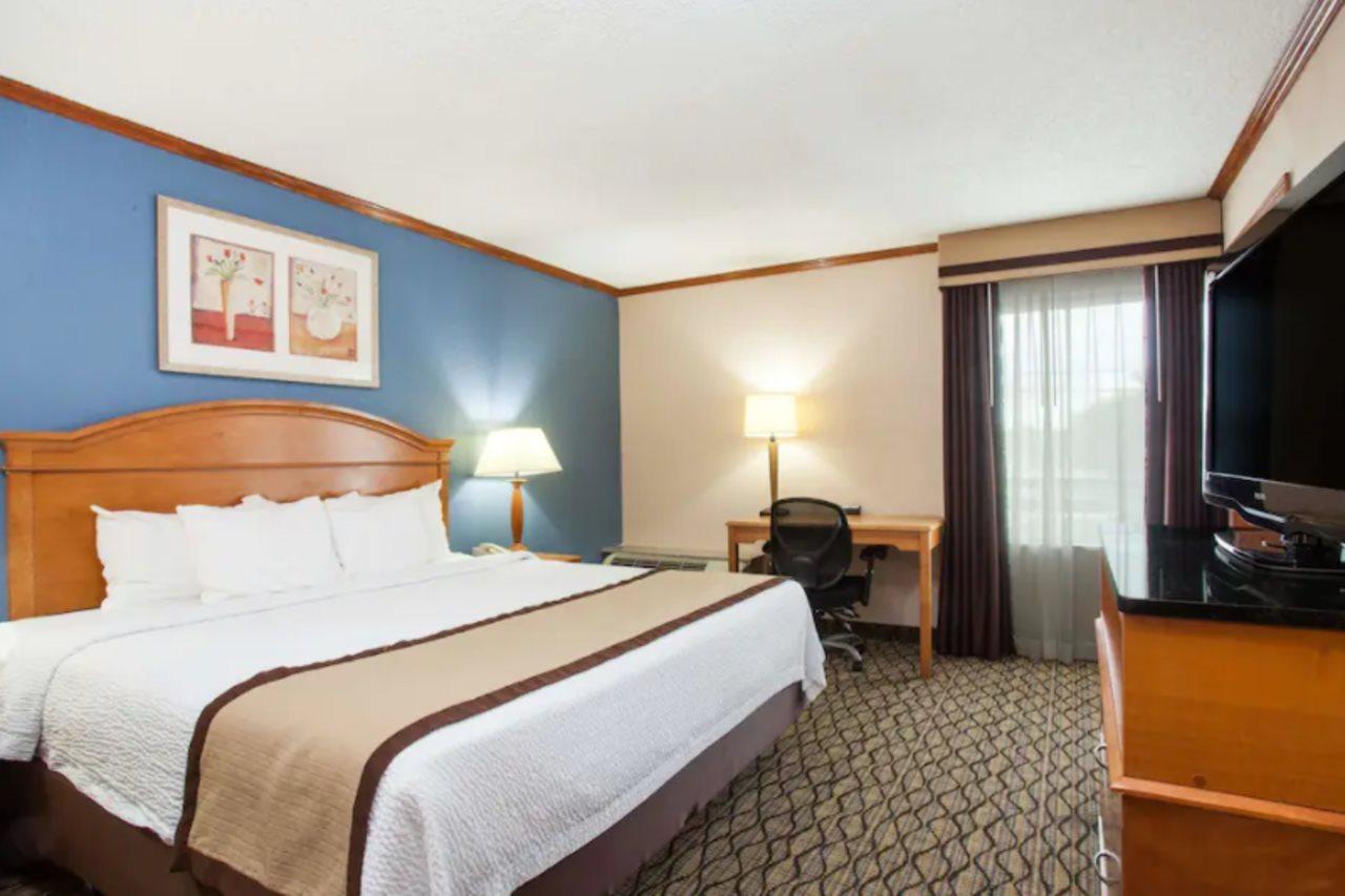 Baymont By Wyndham Madison Heights Detroit Area Ξενοδοχείο Εξωτερικό φωτογραφία